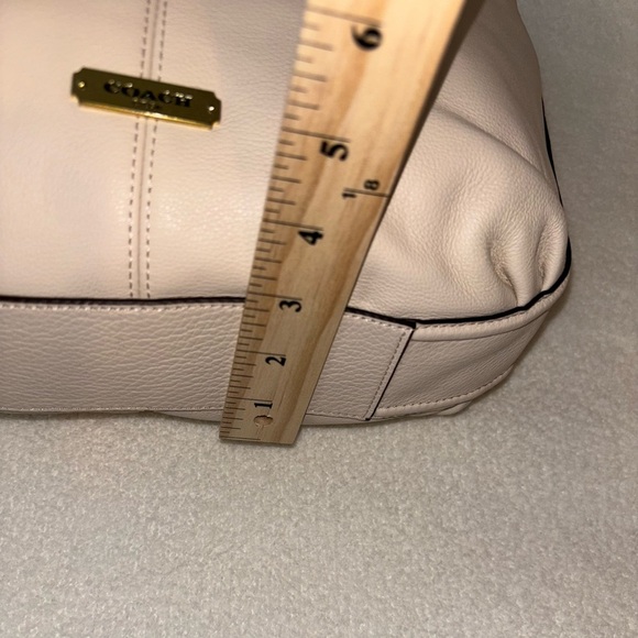 NWT Coach Off White Leather Shoulder Bag with Dust Bag. - Picture 15 of 16